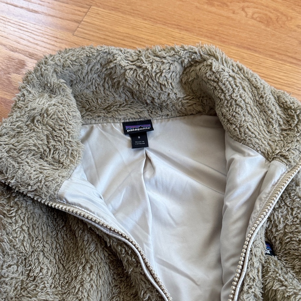 Patagonia Fleece Vest in tan - Picture 7 of 10